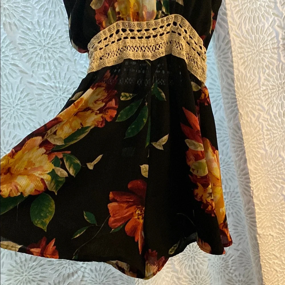 Floral Black Dress with Lace Detail - Picture 4 of 4